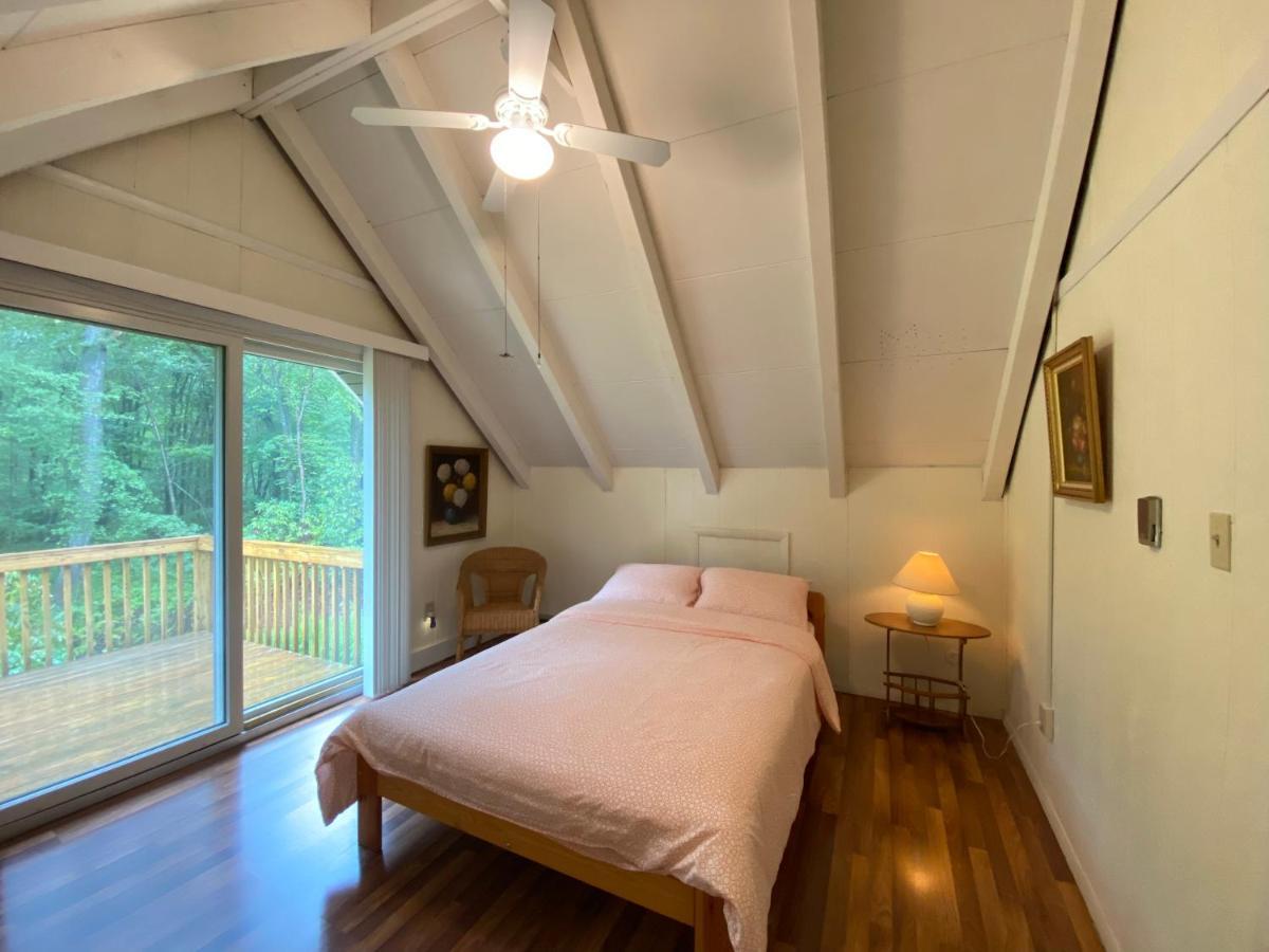 Secluded Chalet On Stream-Mins To Camelback Tannersville Bagian luar foto