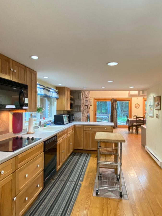 Secluded Chalet On Stream-Mins To Camelback Tannersville Bagian luar foto